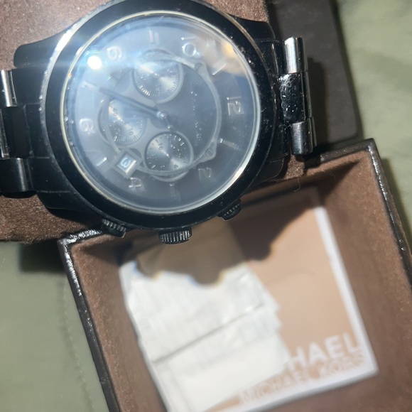 Mens Michaels Kors watch - Picture 3 of 3